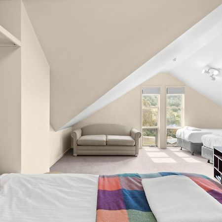 Village Green 2 Bedroom Loft Townhouse With Views Fireplace And Garage Parking Thredbo Esterno foto