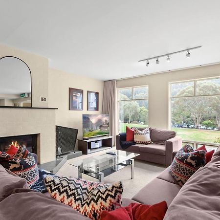 Village Green 2 Bedroom Loft Townhouse With Views Fireplace And Garage Parking Thredbo Esterno foto