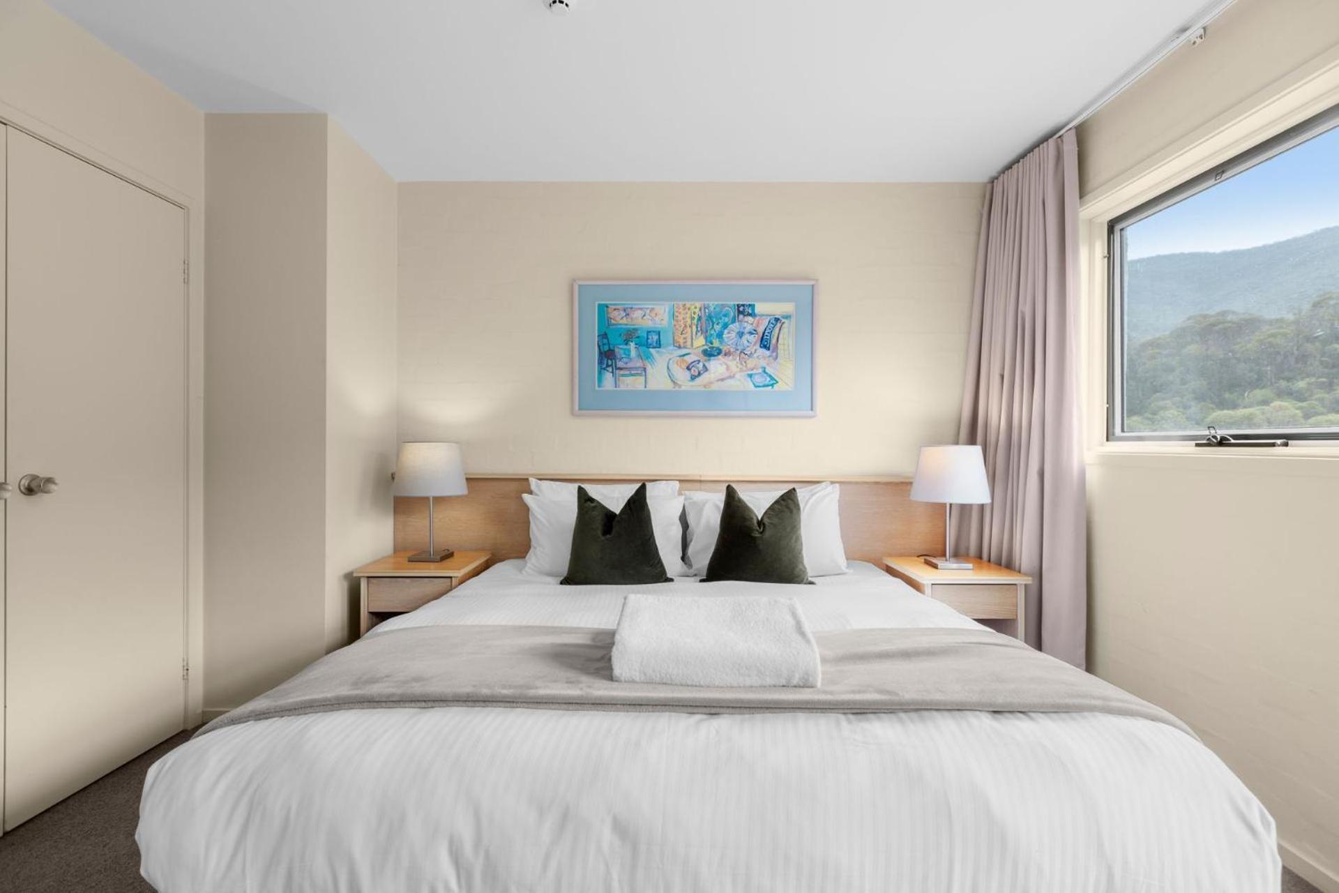 Village Green 2 Bedroom Loft Townhouse With Views Fireplace And Garage Parking Thredbo Esterno foto
