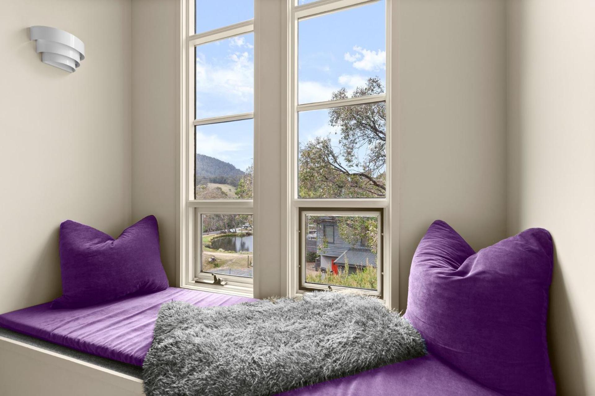 Village Green 2 Bedroom Loft Townhouse With Views Fireplace And Garage Parking Thredbo Esterno foto