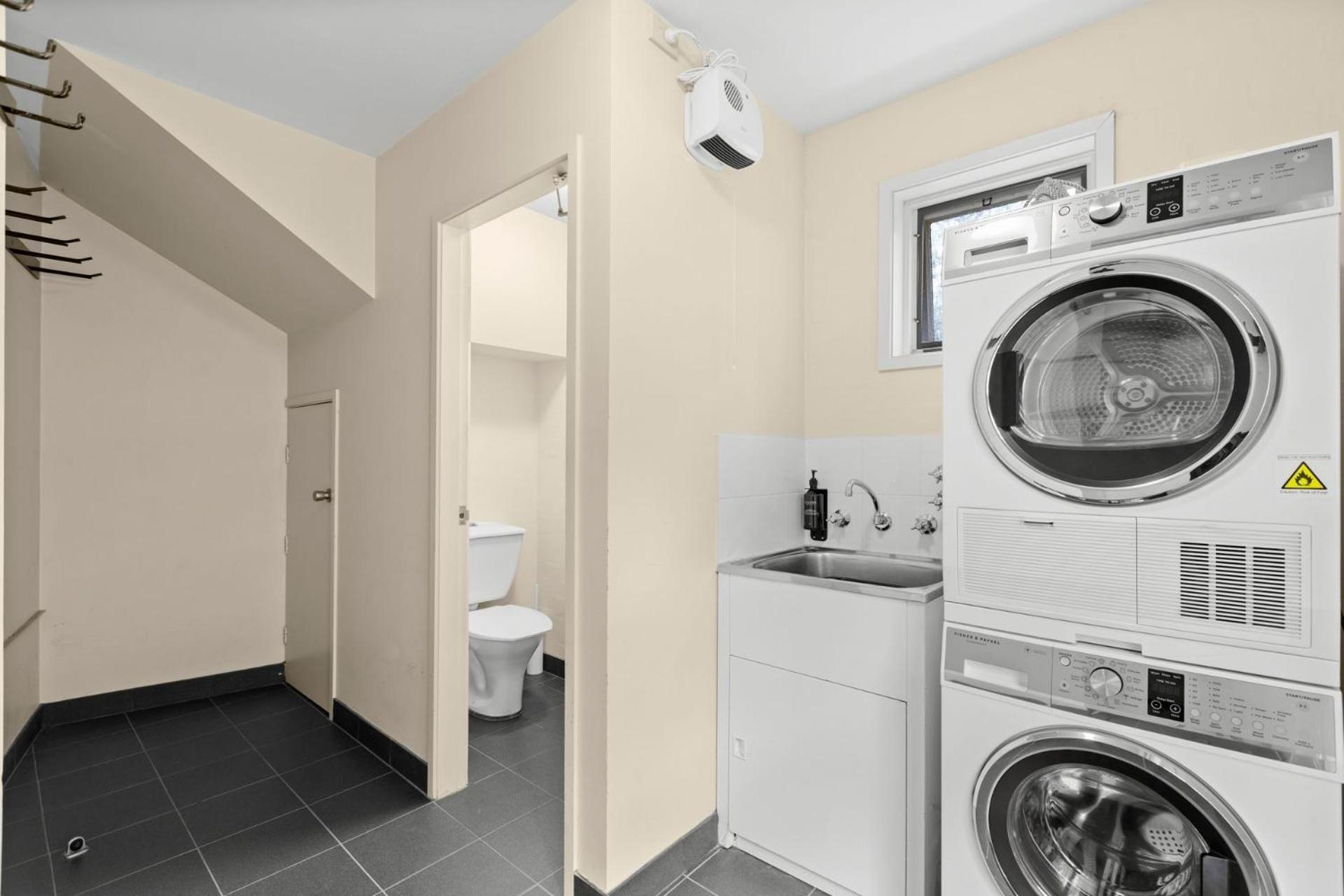 Village Green 2 Bedroom Loft Townhouse With Views Fireplace And Garage Parking Thredbo Esterno foto